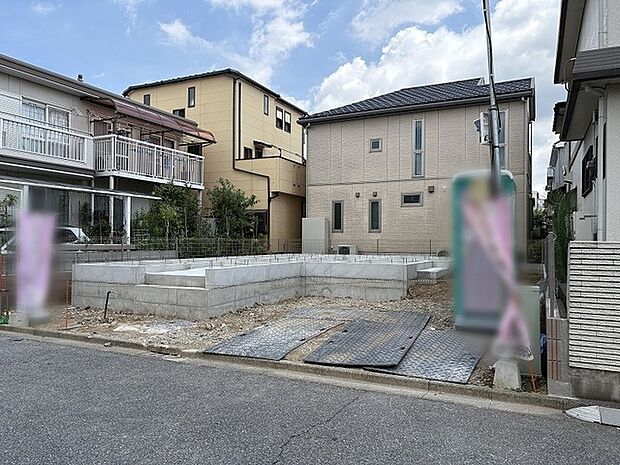 新しい暮らしの可能性が広がる、穏やかな住宅街に位置する整地された土地です。