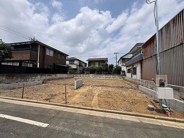 周囲の環境に溶け込みつつ、新しい暮らしの構想を自由に広げられる開放的な区画です。