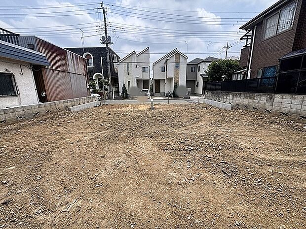 理想の住まいをゼロから描き出す、ゆとりある広さを備えた落ち着いた雰囲気の土地です。
