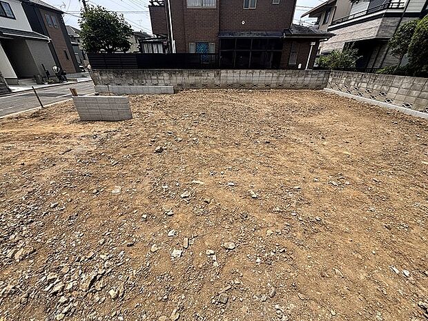 自由な発想で理想の暮らしを描ける、すっきりと整えられた開放感のある空間です。