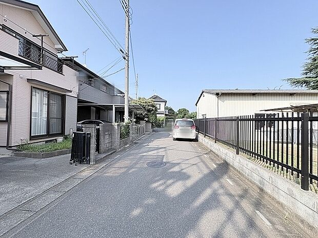 穏やかな空気が流れる閑静な住宅街で、日々の暮らしに静かな安らぎをもたらしてくれる住環境です。