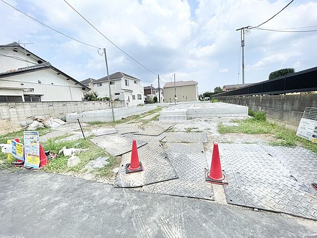 新しい暮らしの基盤となる、穏やかな空気が流れる閑静な住宅街の一角です。