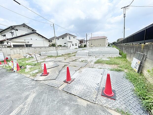 これからの新しい暮らしを想像させる、穏やかな空気に包まれた整形地の風景です。