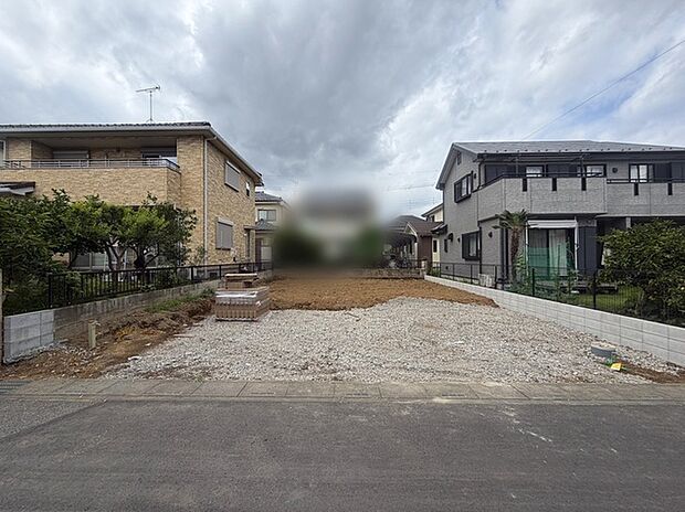 車通りの少ない閑静な住宅地、のびのびした子育てに適します。