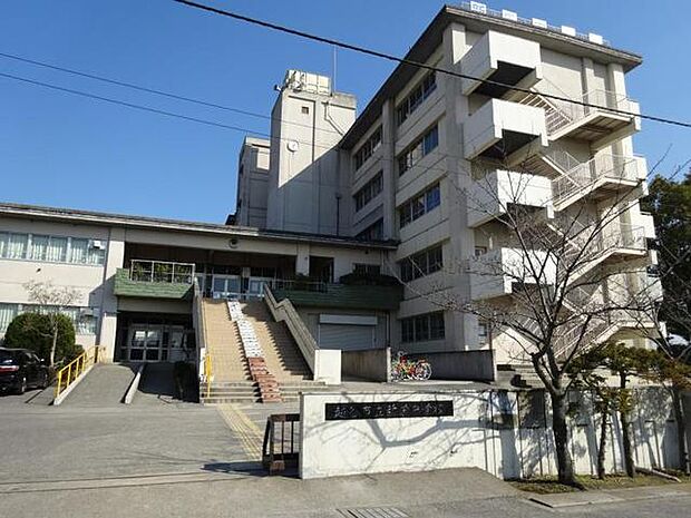 越谷市立新栄中学校(600m)