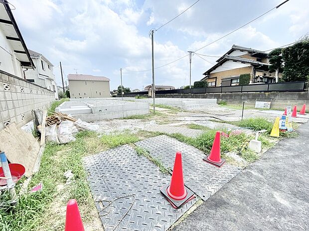 新しい暮らしの基盤となる、空が広く開放感のあるゆとりを感じる敷地です。