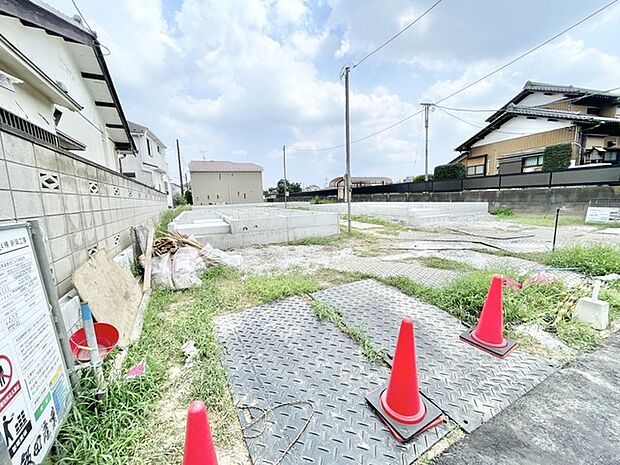 新しい暮らしの舞台となる、静かで落ち着いた環境に位置するゆとりある敷地です。
