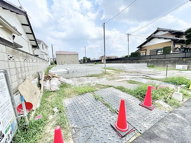 開放感のあるゆとりある敷地が、これから始まる新しい暮らしの可能性を静かに広げています。