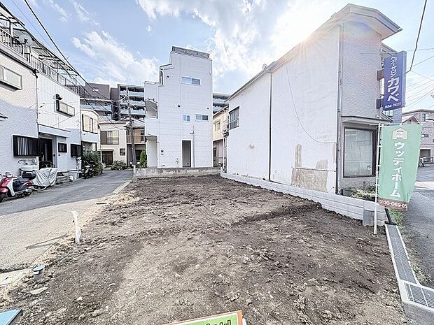 閑静な住宅街の一角にあり、理想の住まいを描くためのゆとりある広さが確保されています。