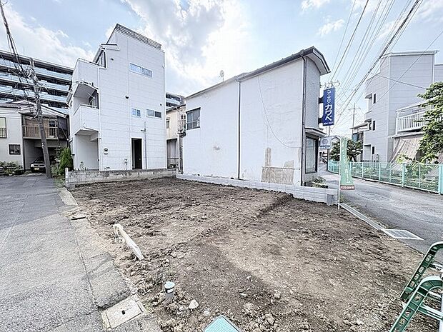 理想の住まいを描き出すための、可能性を秘めた閑静な街並みに佇む敷地です。