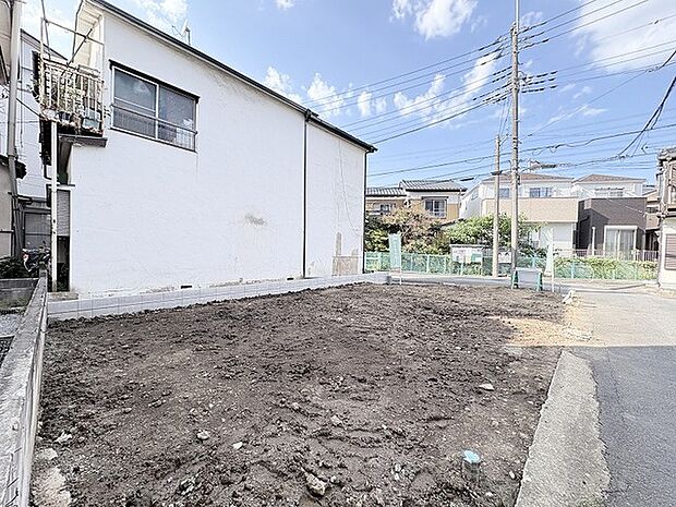 空が開けて見通しがよく、日々の暮らしの基盤として穏やかな時間が流れる落ち着いた環境です。