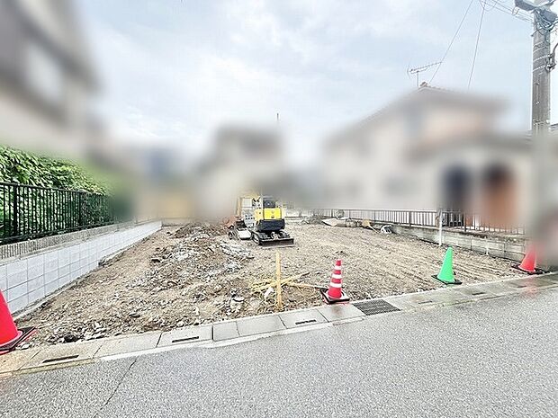 新しい暮らしの可能性が広がる、整えられた敷地がゆったりとした落ち着きを見せています。