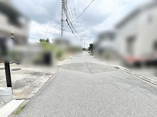 穏やかな時間が流れる落ち着いた住環境で、日々の暮らしに静かな安らぎをもたらしてくれる立地です。