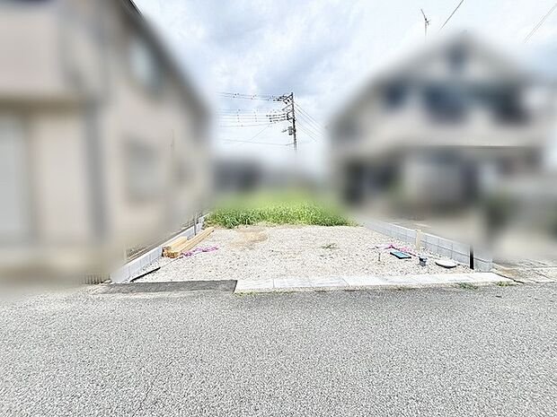 閑静な住宅街に位置する、新しい暮らしの始まりを描くための広々とした敷地です。