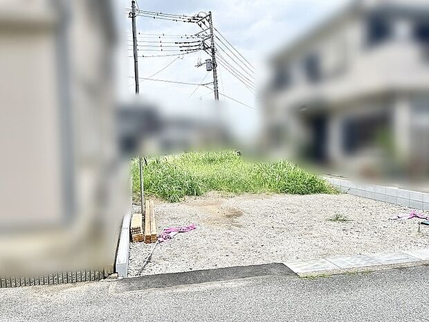 穏やかな住宅街に位置する、自由なプランニングが叶う開放的な敷地です。