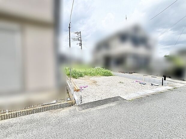 穏やかな住環境に包まれた、これからの暮らしの拠点となる落ち着いた雰囲気の敷地です。