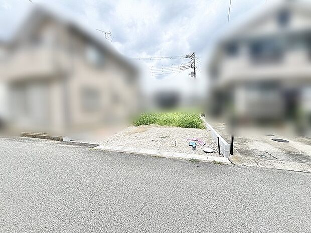 周囲の落ち着いた環境に溶け込み、日々の暮らしの基点として穏やかな時間を描ける素地が整っています。