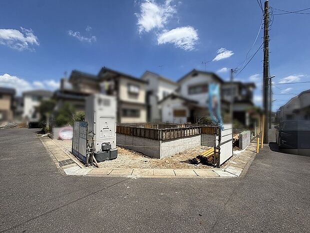 開放感のある角地に位置し、これから新たな暮らしを育むための素地が整っています。