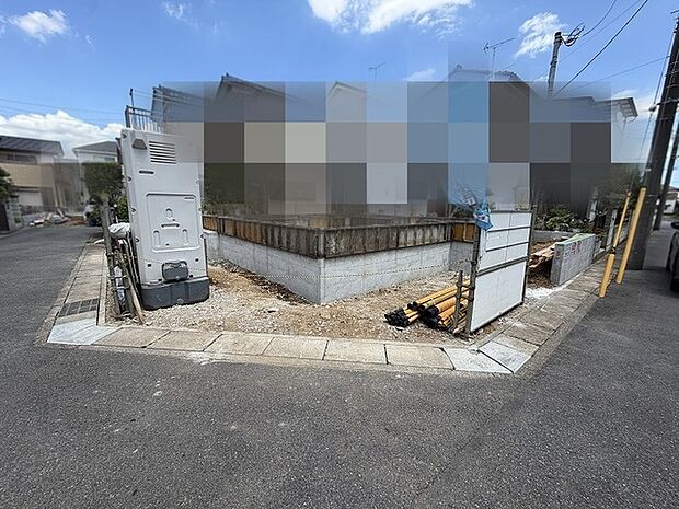 開放感のある角地に位置し、これから始まる新しい暮らしの可能性を感じさせる落ち着いた環境です。