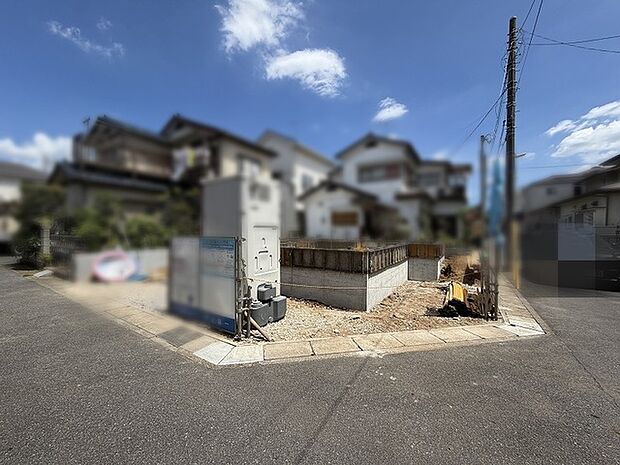 閑静な住宅街の中にあり、新しい暮らしの始まりを感じさせる広々とした敷地です。