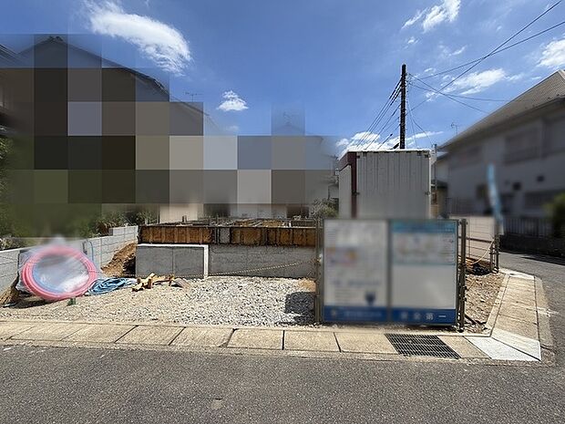 新しい暮らしの基盤がここから築かれていく、静かな落ち着きを感じさせる街並みの一角です。