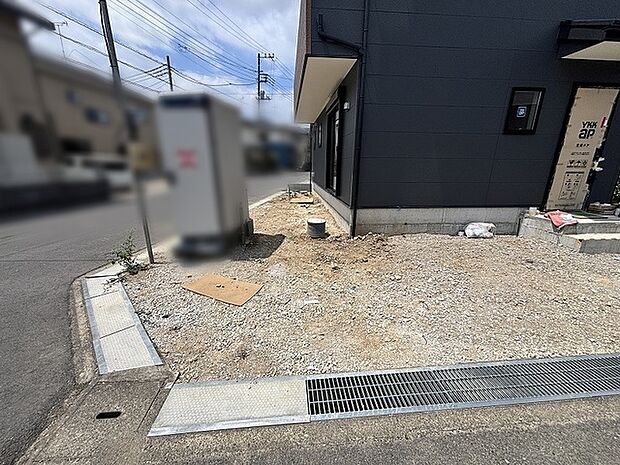 住まいを自分らしく整えていく期待が高まる、ゆとりある敷地の外観です。