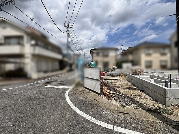 閑静な住宅街の一角にあり、新しい暮らしの始まりを感じさせる開放的なロケーションです。