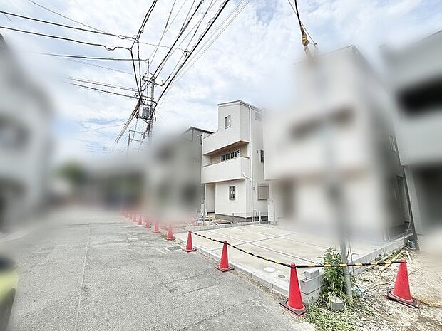 整然とした街並みに調和する、清潔感のある外観が日々の暮らしに安らぎを与えてくれます。