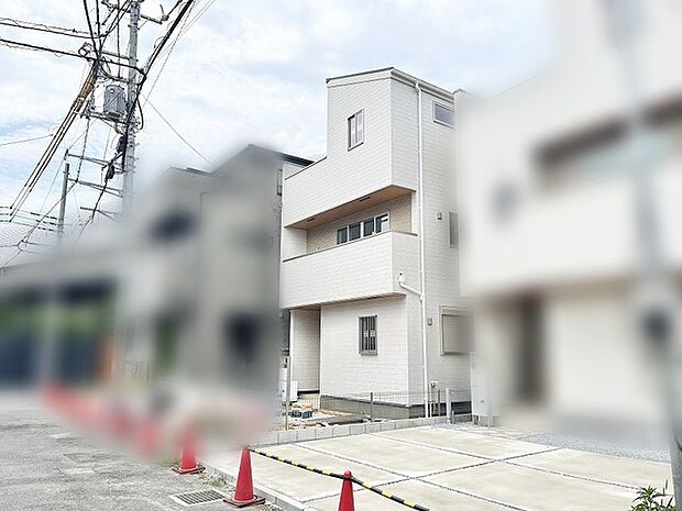 洗練されたフォルムが街並みに静かに溶け込み、日々の暮らしに心地よい調和をもたらす佇まいです。