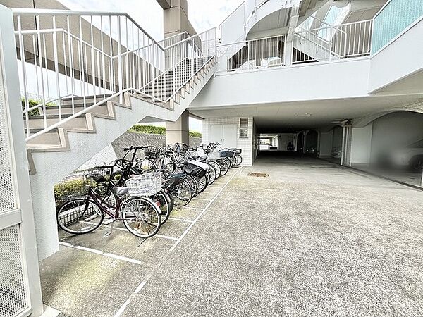 整理整頓が行き届いた共用部は、毎日の生活をスムーズに支える落ち着いた空間です。