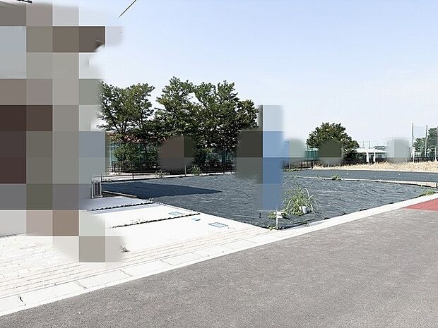 空が広く見渡せる開放的なロケーションが、日々の暮らしに心地よいゆとりと落ち着きをもたらします。