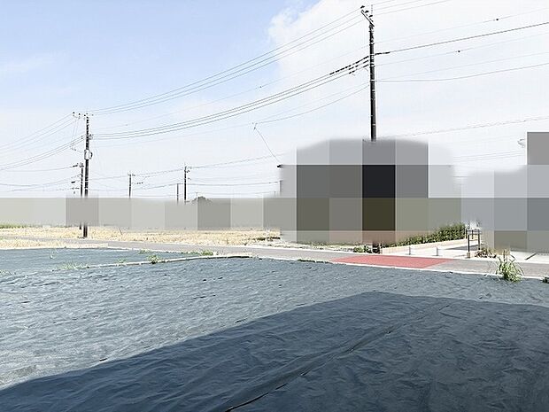 視界を遮るもののない開放的な空間が広がり、日々の暮らしに心地よいゆとりをもたらしてくれそうな環境です。