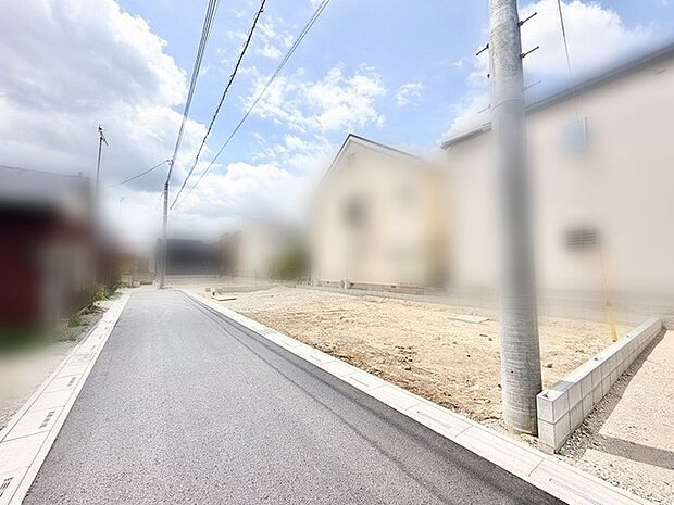 空が広く感じられる開放的な立地で、新しい暮らしの拠点として静かに佇む穏やかな区画です。