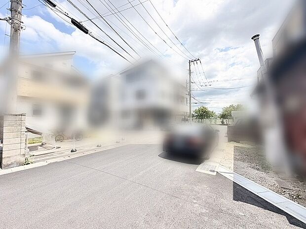 穏やかな空気が流れる閑静な住宅街で、日々の暮らしに心地よいゆとりを感じられる環境です。