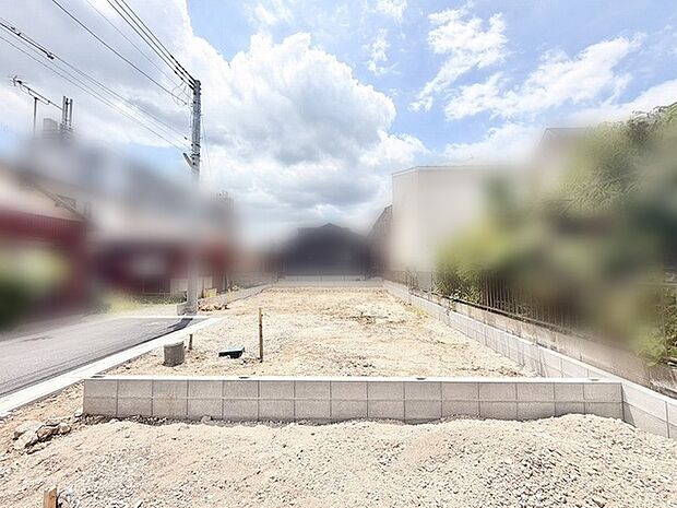 青く広がる空の下に開放感が広がり、自由な発想で暮らしをデザインできる可能性を秘めた土地です。