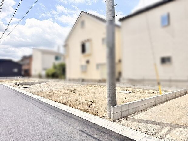 閑静な住宅街の一角にあり、新しい暮らしの始まりを静かに予感させる整えられた空間です。