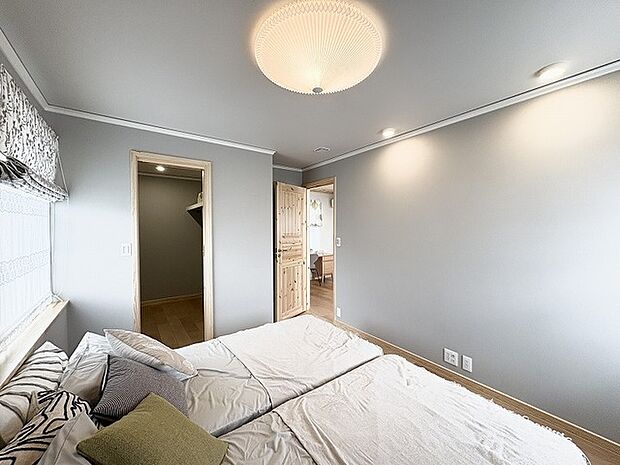 穏やかなニュアンスカラーに包まれた、心安らぐ静謐なひとときを過ごせるプライベート空間です。