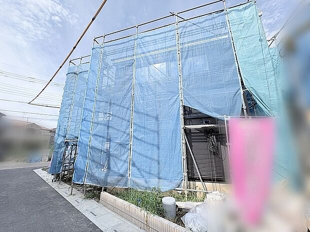 完成へ向けて着実に歩みを進める住まいの姿に、日々の丁寧な変化と期待を感じることができます。
