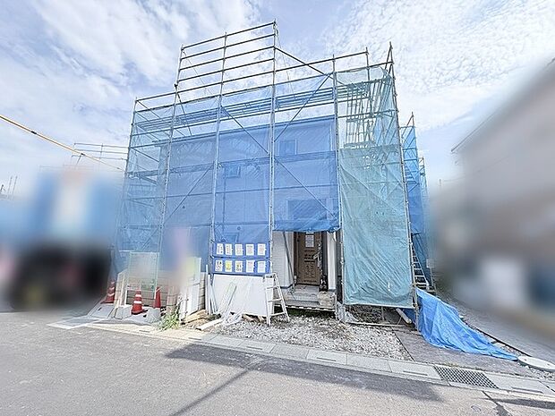 着実に完成へと向かう、新しい暮らしの始まりを感じさせる健やかな佇まい。