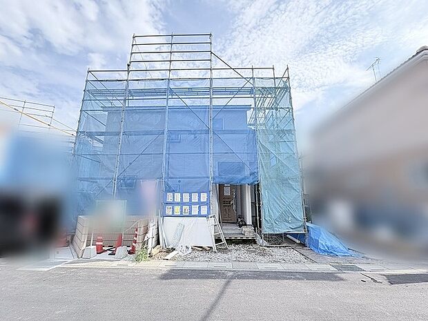 新しい暮らしの舞台となる建物の姿からは、完成に向けた期待と丁寧な仕上がりの予感が伝わってきます。