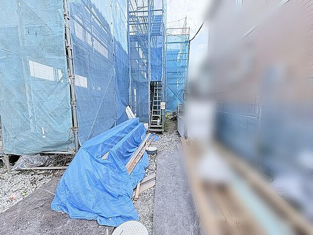建設中の現場が日々の進捗を物語り、完成へ向けて着実に歩みを進めている様子が伝わってきます。