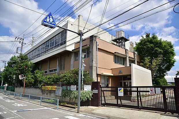 川口市立芝西小学校(303m)