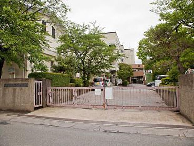 越谷市立弥栄小学校(1030m)