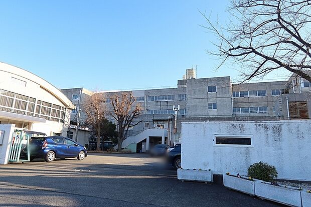 稲荷小学校(1100m)