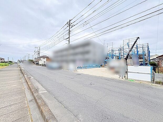 日々の暮らしを穏やかに育む、ゆとりある街並みに面した落ち着いた環境が広がります。