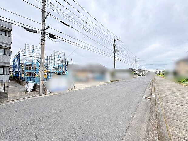 閑静な住宅街の一角にあり、日常の落ち着きとこれからの暮らしを想像させるゆとりある立地です。