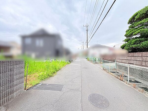 落ち着いた街並みに溶け込み、日々の暮らしに穏やかな安らぎを感じさせる周辺環境が整っています。