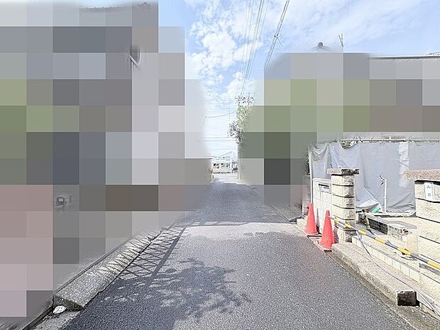 穏やかな時間が流れる落ち着いた街並みに、日々の暮らしが静かに溶け込んでいくような安心感があります。