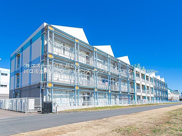 川口市立南中学校（930m）