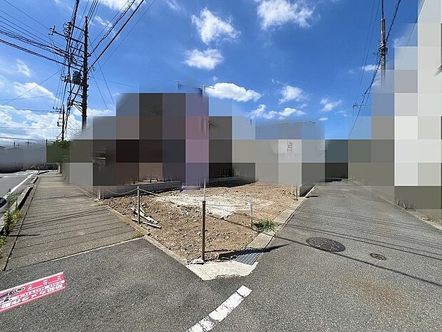 開放的な空の下、これからの暮らしを自由に描き出せるゆとりある敷地が広がっています。